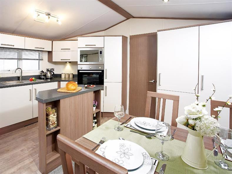 Villa Family Breaks At Rockley Park With Prosecco And A Box Of Chocolates On Arrival Poole Esterno foto